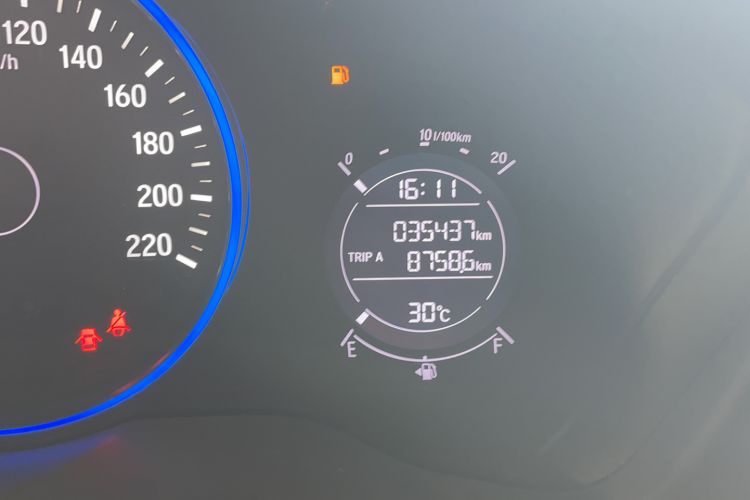 Used Honda Vezel 2017 1.5L CVT 2WD Comfort Model Odometer Close Up