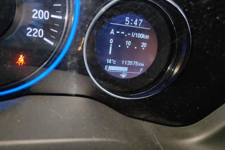 Used Honda Vezel 2017 1.8L CVT Two-Wheel Drive Luxury Model Odometer Close Up
