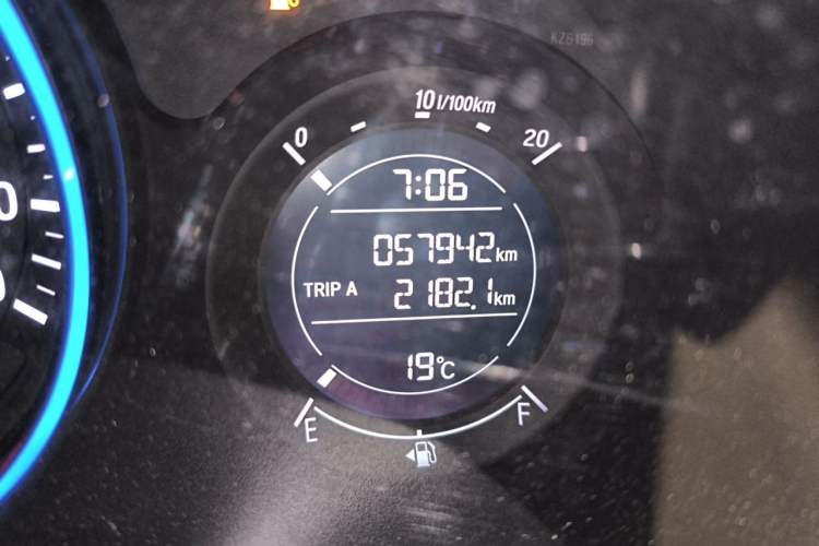 Used Honda Vezel 2017 1.8L CVT Front-Wheel Drive Pioneer Edition Odometer Close Up