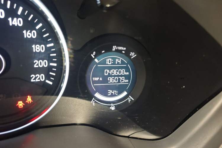 Used Honda Vezel 2017 1.5L CVT 2WD Comfort Model Odometer Close Up