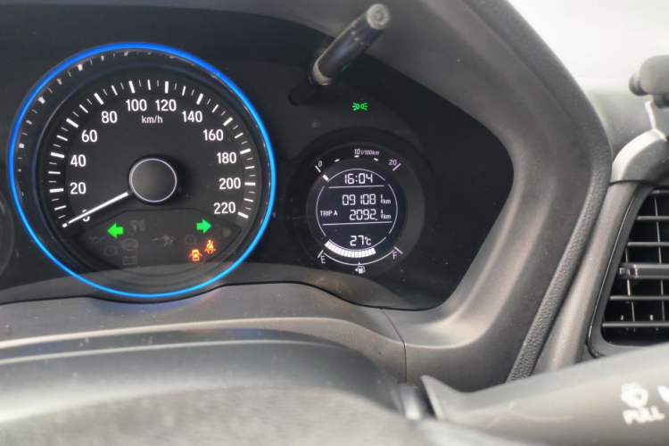 Used Honda Vezel 2017 1.5L CVT 2WD Comfort Model Odometer Close Up