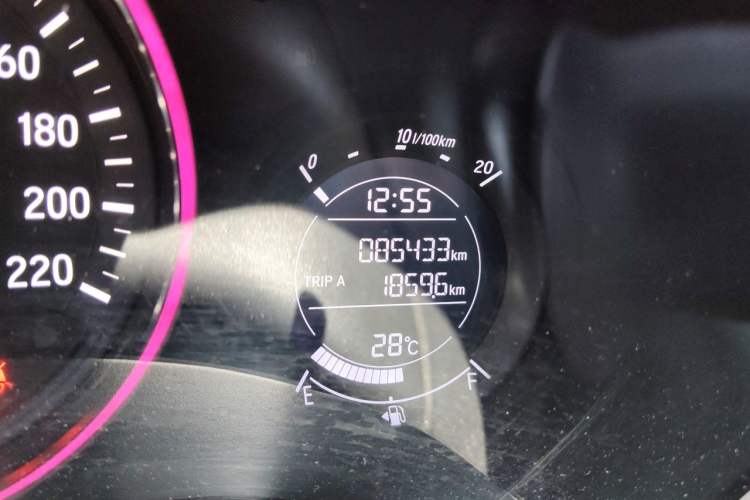 Used Honda Vezel 2017 1.8L CVT Front-Wheel Drive Pioneer Edition Odometer Close Up