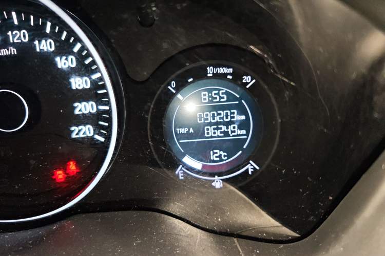 Used Honda Vezel 2017 1.5L CVT 2WD Comfort Model Odometer Close Up