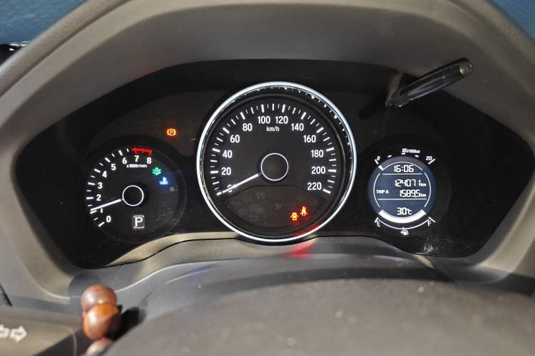 Used Honda Vezel 2017 1.5L CVT 2WD Comfort Model Odometer Close Up