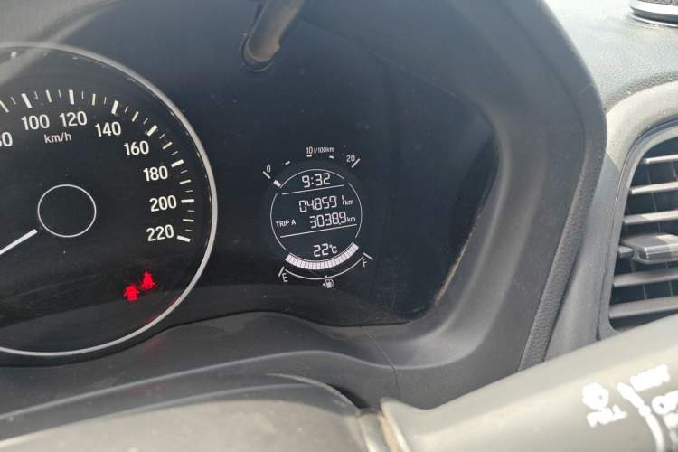 Used Honda Vezel 2017 1.5L CVT 2WD Comfort Model Odometer Close Up
