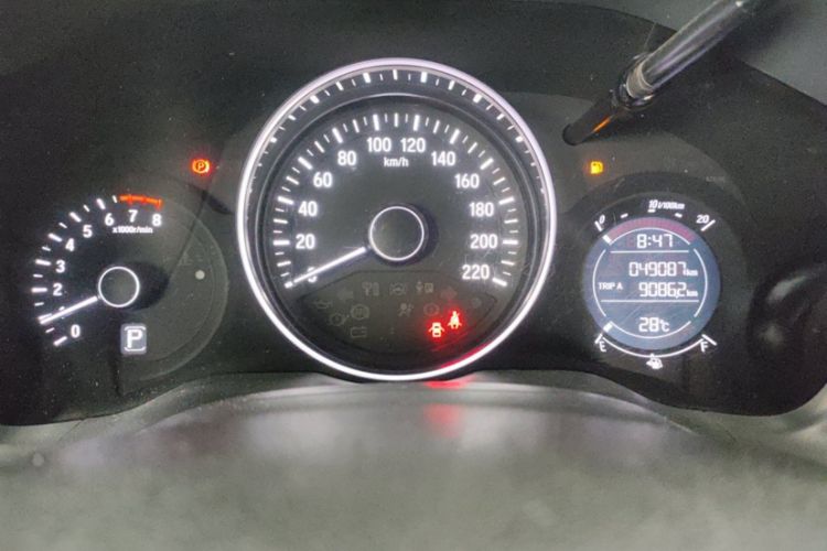 Used Honda Vezel 2017 1.8L CVT Front-Wheel Drive Pioneer Edition Odometer Close Up