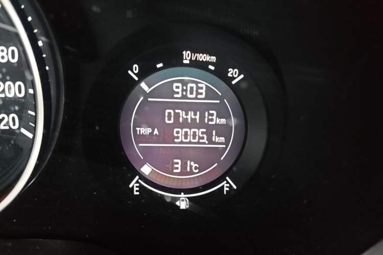 Used Honda Vezel 2017 1.5L CVT 2WD Comfort Model Odometer Close Up