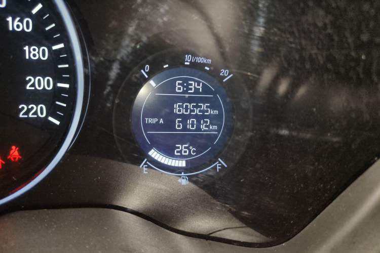 Used Honda Vezel 2017 1.5L CVT 2WD Comfort Model Odometer Close Up