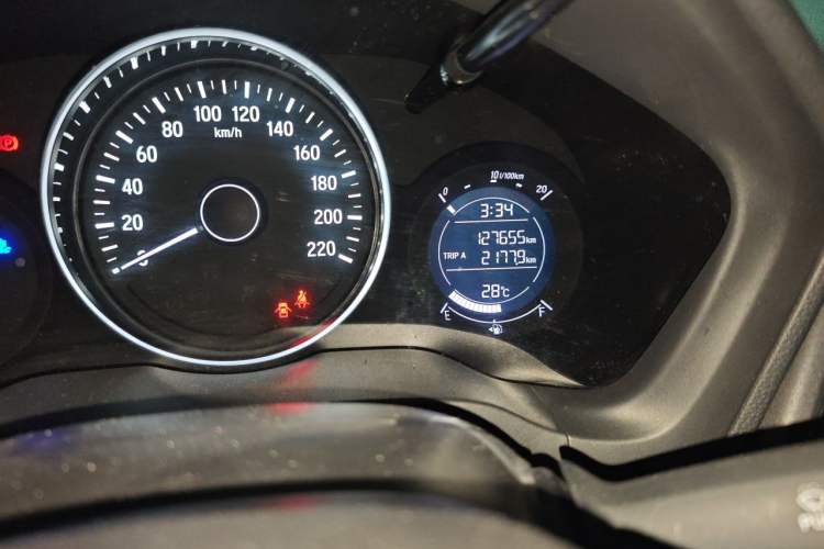 Used Honda Vezel 2017 1.5L CVT 2WD Comfort Model Odometer Close Up