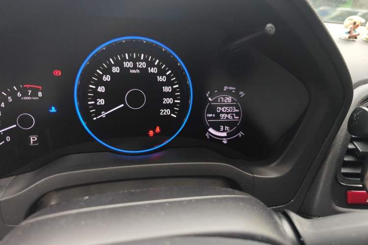 Used Honda Vezel 2017 1.8L CVT Front-Wheel Drive Pioneer Edition Odometer Close Up