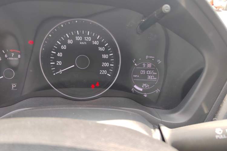 Used Honda Vezel 2017 1.5L CVT 2WD Comfort Model Odometer Close Up