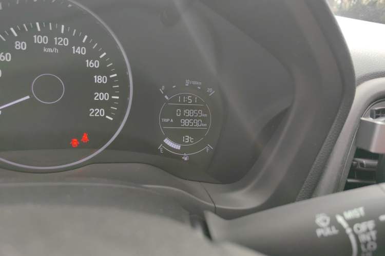Used Honda Vezel 2017 1.5L CVT 2WD Comfort Model Odometer Close Up
