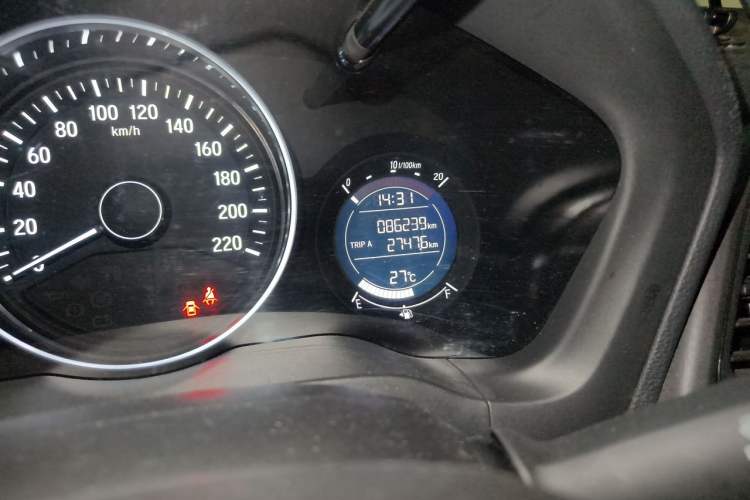 Used Honda Vezel 2017 1.8L CVT Front-Wheel Drive Pioneer Edition Odometer Close Up