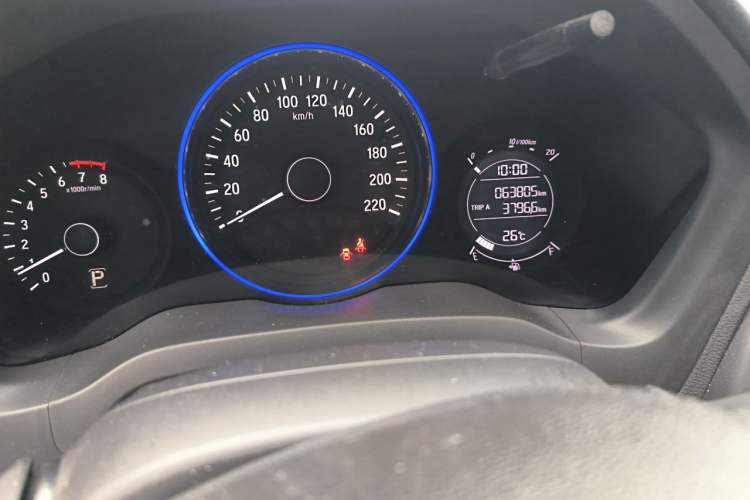 Used Honda Vezel 2017 1.8L CVT Front-Wheel Drive Pioneer Edition Odometer Close Up