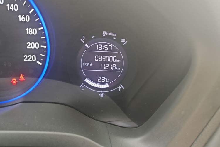 Used Honda Vezel 2017 1.8L CVT Front-Wheel Drive Pioneer Edition Odometer Close Up
