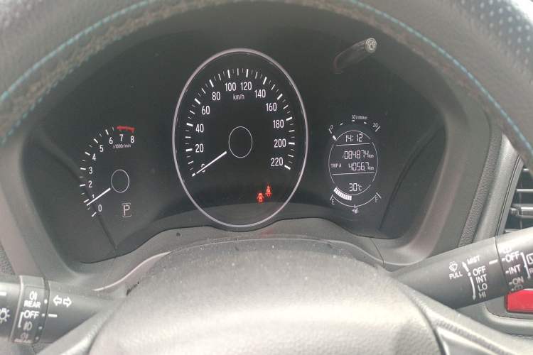 Used Honda Vezel 2017 1.5L CVT 2WD Comfort Model Odometer Close Up