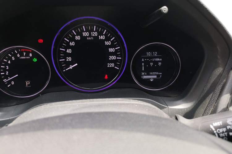 Used Honda Vezel 2017 1.8L CVT Two-Wheel Drive Luxury Model Odometer Close Up