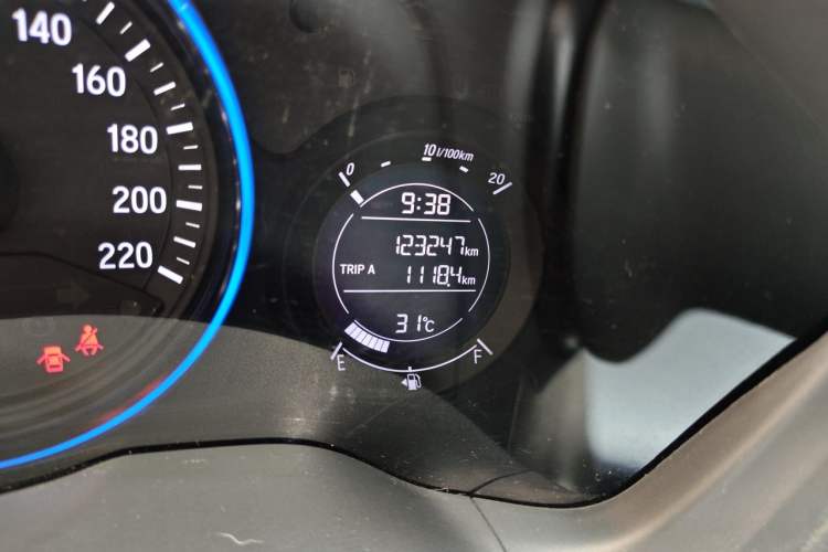 Used Honda Vezel 2017 1.5L CVT 2WD Comfort Model Odometer Close Up