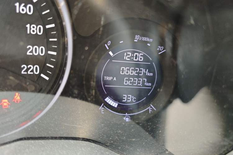 Used Honda Vezel 2017 1.5L CVT 2WD Comfort Model Odometer Close Up