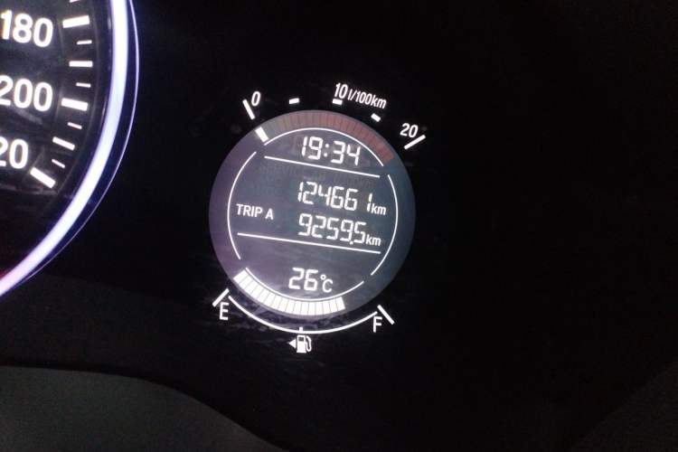 Used Honda Vezel 2017 1.5L CVT 2WD Comfort Model Odometer Close Up