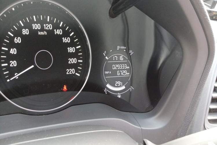 Used Honda Vezel 2017 1.5L CVT 2WD Comfort Model Odometer Close Up