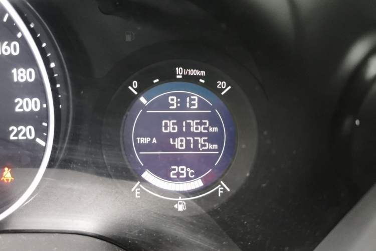 Used Honda Vezel 2017 1.5L CVT 2WD Comfort Model Odometer Close Up