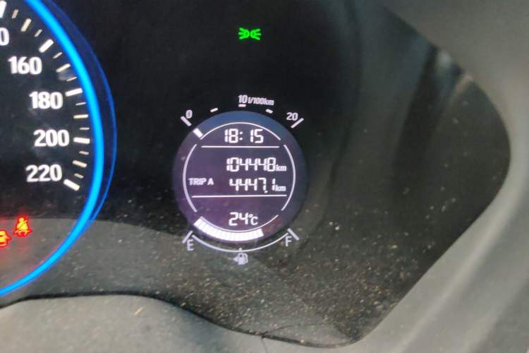 Used Honda Vezel 2017 1.8L CVT Front-Wheel Drive Pioneer Edition Odometer Close Up
