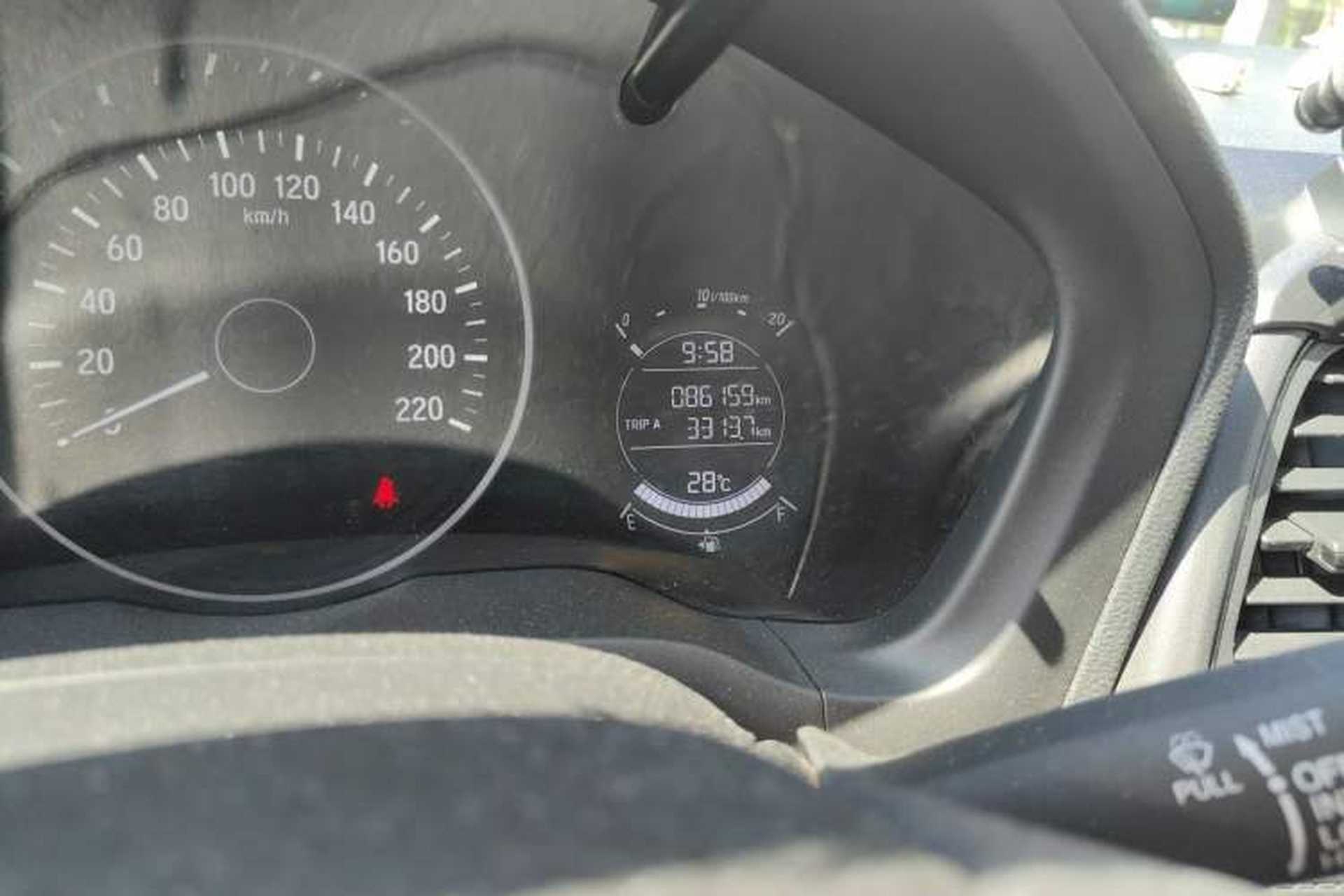 Used Honda Vezel 2017 1.5L CVT 2WD Comfort Model Odometer Close Up
