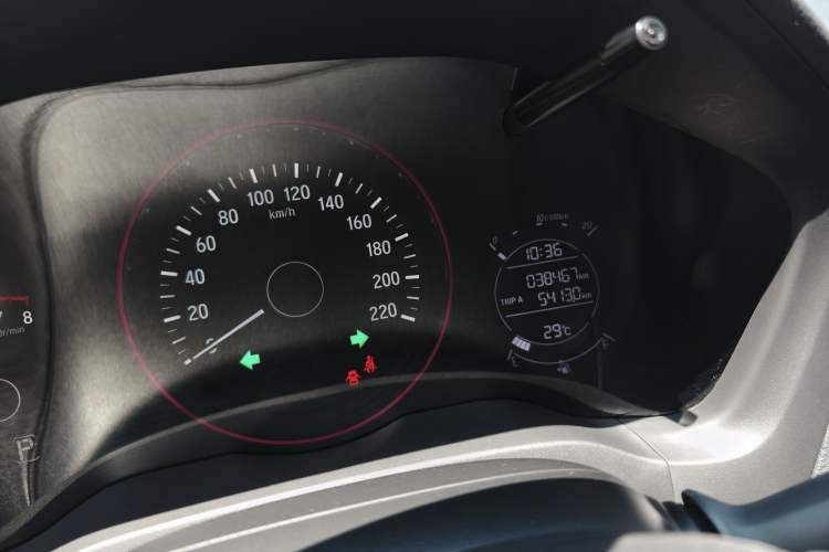 Used Honda Vezel 2017 1.8L CVT Front-Wheel Drive Pioneer Edition Odometer Close Up