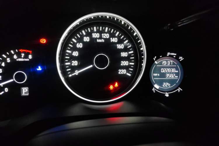Used Honda Vezel 2017 1.5L CVT 2WD Comfort Model Odometer Close Up
