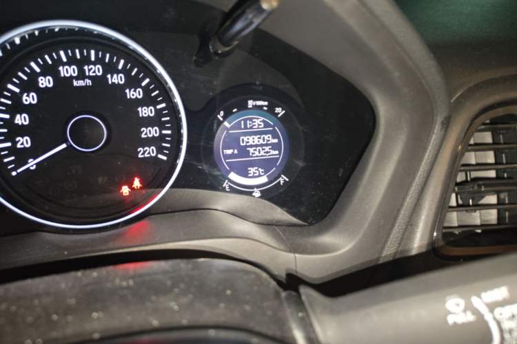 Used Honda Vezel 2017 1.5L CVT 2WD Comfort Model Odometer Close Up