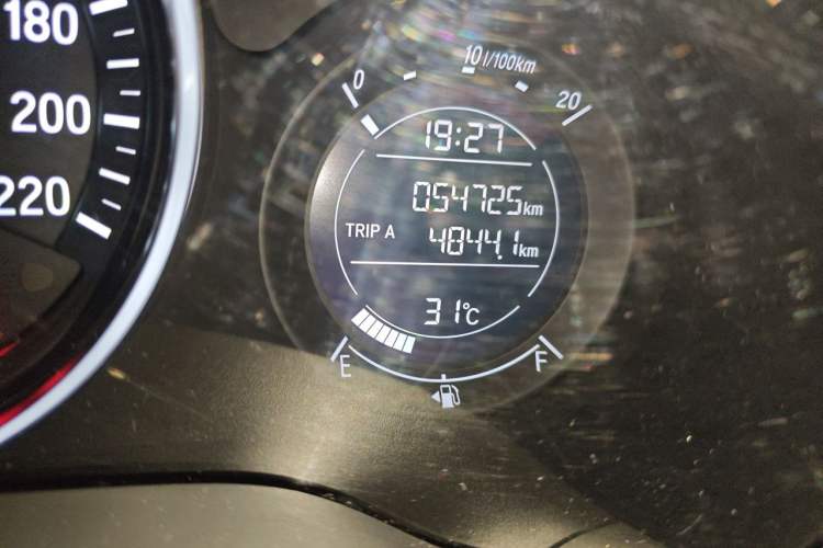 Used Honda Vezel 2017 1.5L CVT 2WD Comfort Model Odometer Close Up