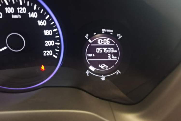 Used Honda Vezel 2017 1.8L CVT Front-Wheel Drive Pioneer Edition Odometer Close Up