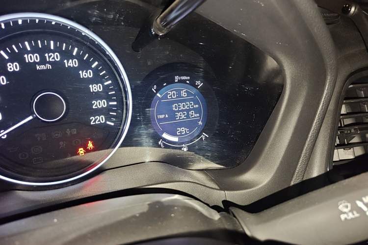 Used Honda Vezel 2017 1.8L CVT Front-Wheel Drive Pioneer Edition Odometer Close Up