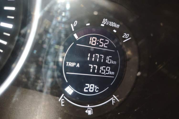 Used Honda Vezel 2017 1.8L CVT Front-Wheel Drive Pioneer Edition Odometer Close Up