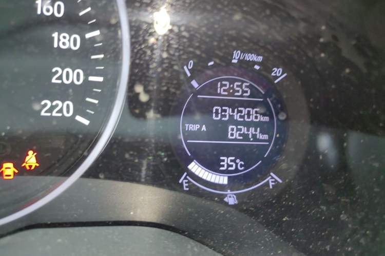 Used Honda Vezel 2017 1.5L CVT 2WD Comfort Model Odometer Close Up