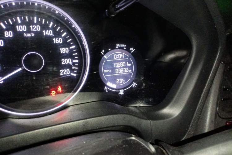 Used Honda Vezel 2017 1.5L CVT 2WD Comfort Model Odometer Close Up