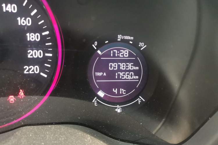 Used Honda Vezel 2017 1.5L CVT 2WD Comfort Model Odometer Close Up