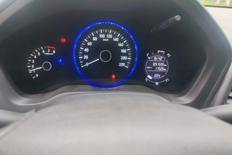 Used Honda Vezel 2017 1.5L manual two-wheel drive Comfort trim level Odometer Close Up
