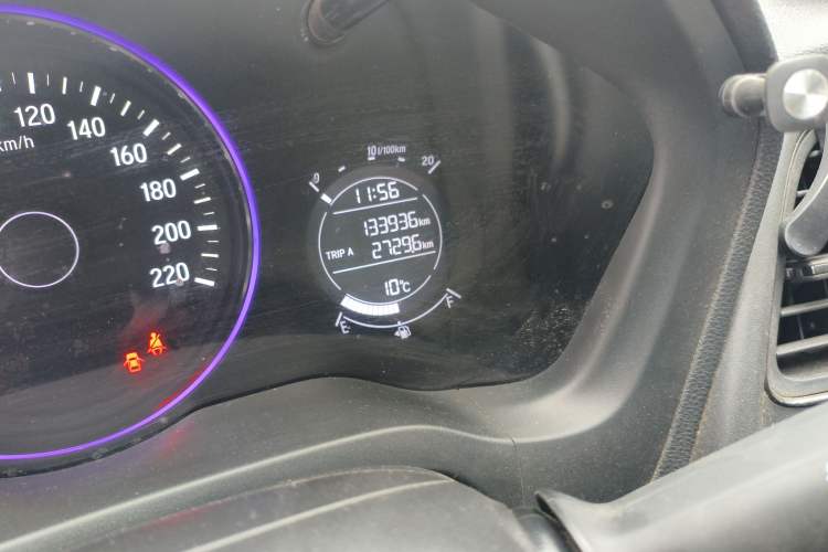 Used Honda Vezel 2017 1.5L CVT 2WD Comfort Model Odometer Close Up