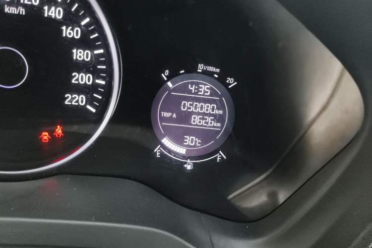 Used Honda Vezel 2017 1.5L CVT 2WD Comfort Model Odometer Close Up