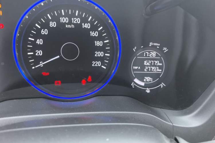 Used Honda Vezel 2017 1.8L CVT Front-Wheel Drive Pioneer Edition Odometer Close Up