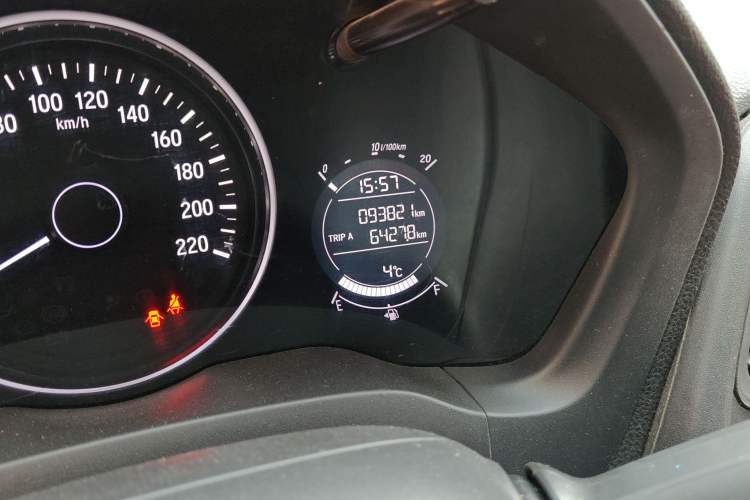 Used Honda Vezel 2017 1.5L CVT 2WD Comfort Model Odometer Close Up