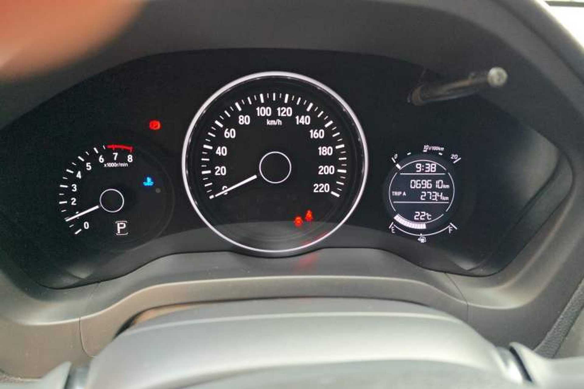 Used Honda Vezel 2017 1.8L CVT Front-Wheel Drive Pioneer Edition Odometer Close Up