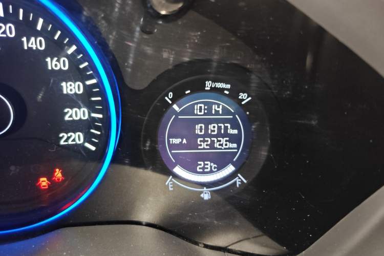 Used Honda Vezel 2017 1.5L CVT 2WD Comfort Model Odometer Close Up