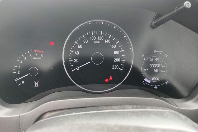 Used Honda Vezel 2017 1.5L CVT 2WD Comfort Model Odometer Close Up
