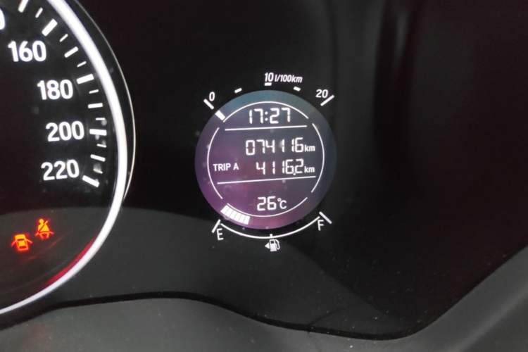 Used Honda Vezel 2017 1.8L CVT Front-Wheel Drive Pioneer Edition Odometer Close Up