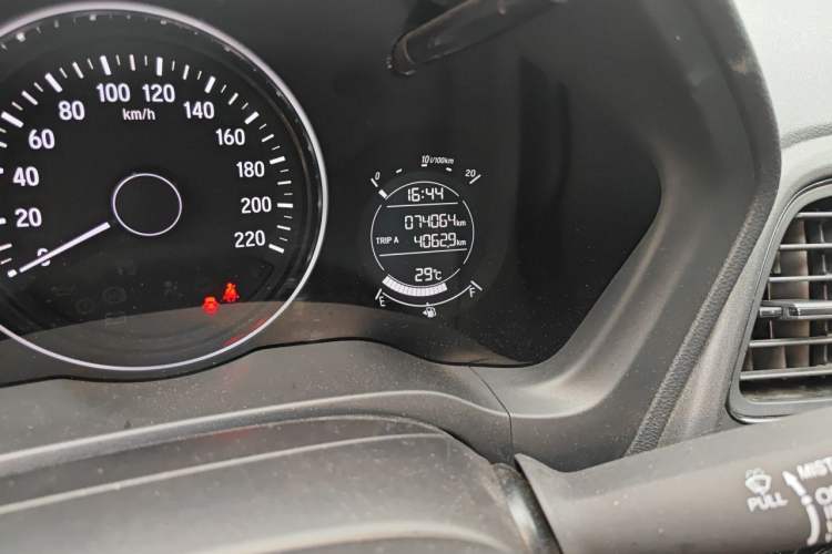 Used Honda Vezel 2017 1.5L CVT 2WD Comfort Model Odometer Close Up