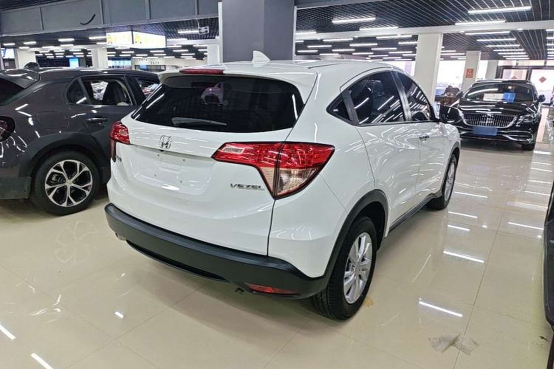 Used Honda Vezel 2017 1.5L CVT 2WD Comfort Model Rear Right 45 Deg