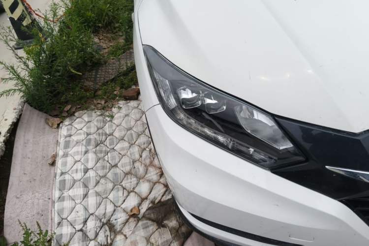Used Honda Vezel 2017 1.8L CVT Front-Wheel Drive Pioneer Edition Right Front Headlight